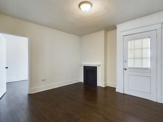 Foto del edificio - 3937-3939 Troost Ave