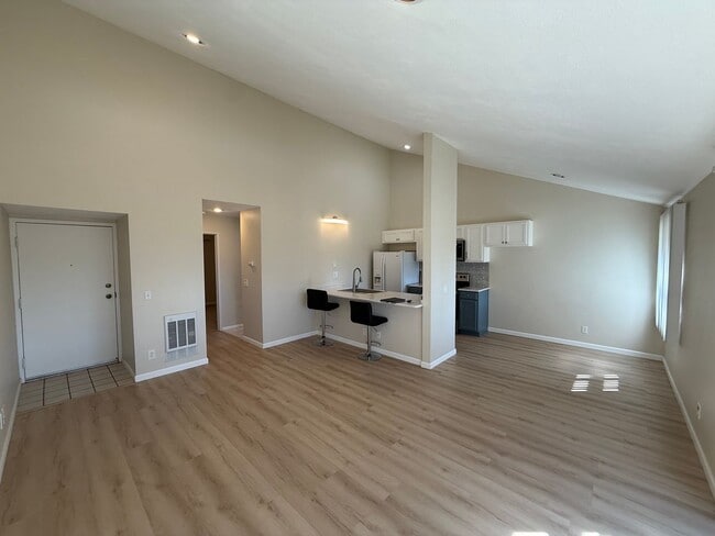 Building Photo - Beautifully upgraded 1 bed 1 bath with uti...