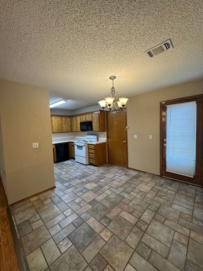Building Photo - 3/2/2 Located in Southlawn South CISD