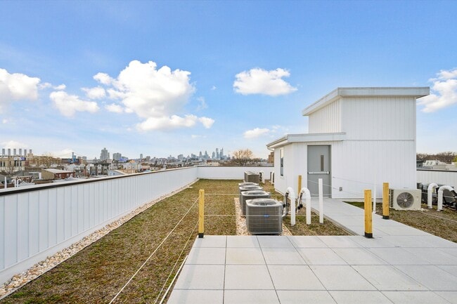 Foto del edificio - 1221 E Fletcher St