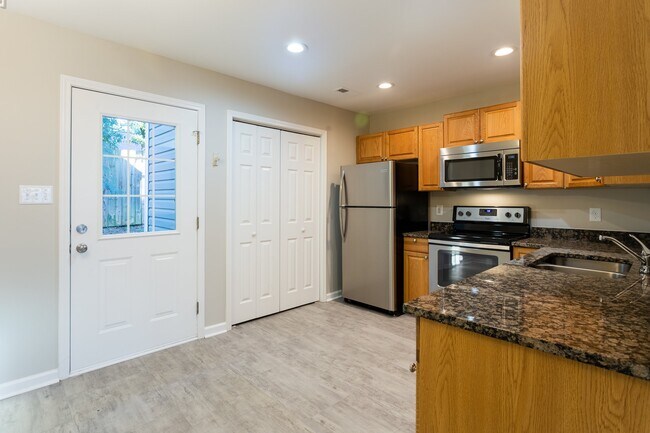 Building Photo - 218 Halo Dr