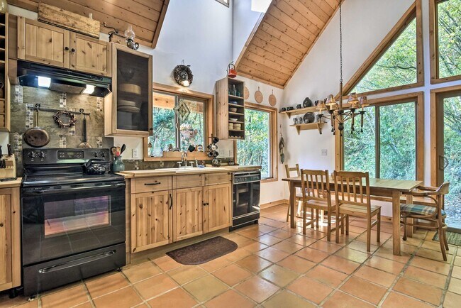 Foto del edificio - 21561 Hideway Ln
