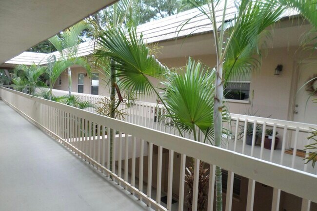Foto del edificio - 3360 S Osprey Ave