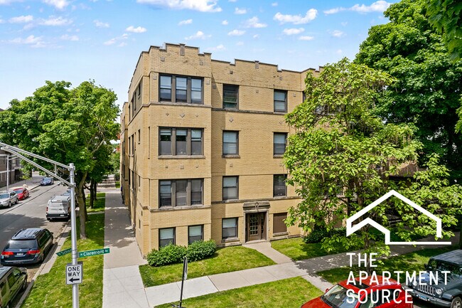 Building Photo - 2336 W School St