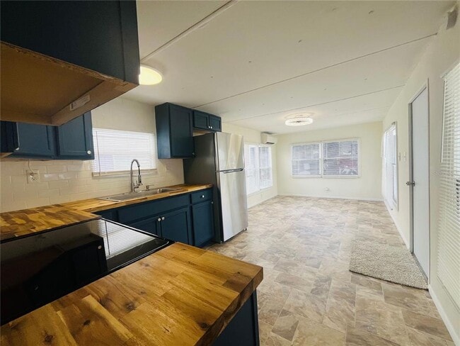 Building Photo - 550 Woodpecker Pike