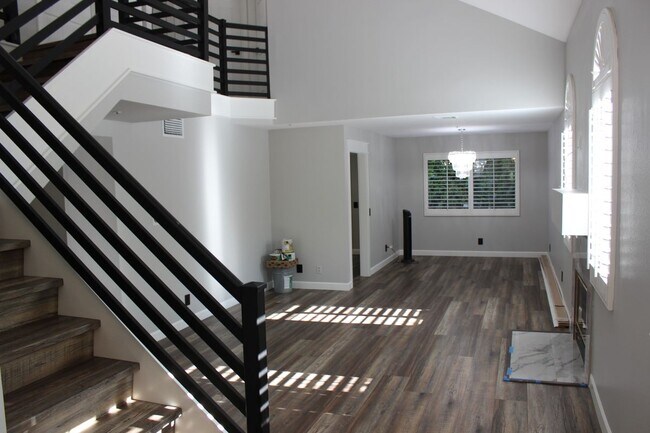 Building Photo - 9165 1/2 Noble Avenue