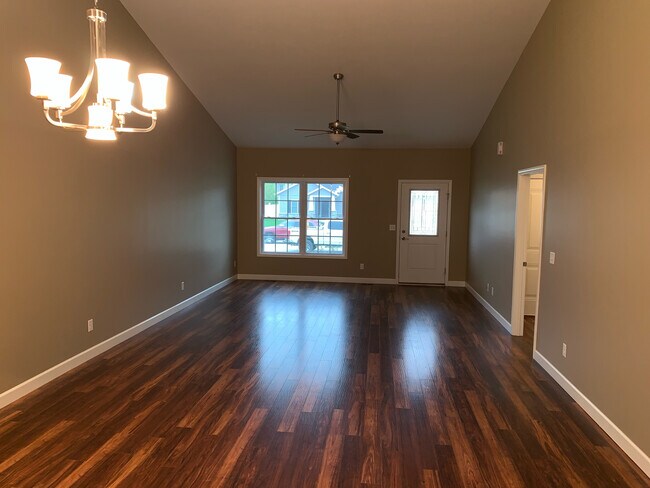 Building Photo - 1627 Magnolia Dr