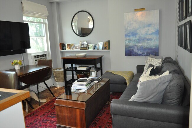 Foto del edificio - 215 W 9th St