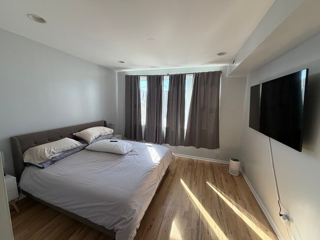 Building Photo - 6135 N Broadway