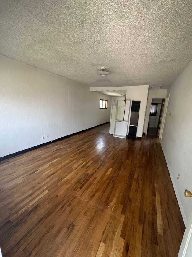 Building Photo - 1213 S 4th St