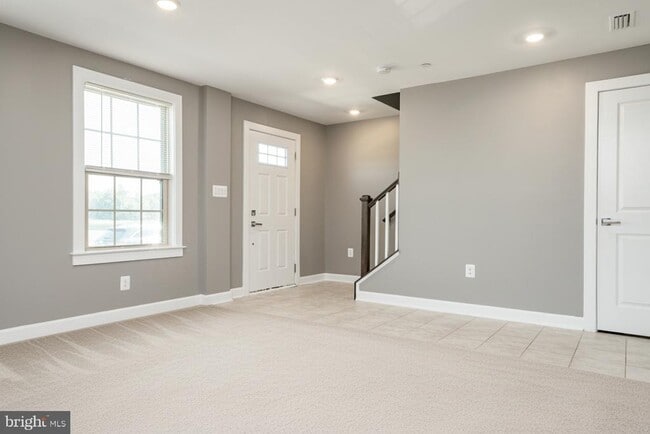 Building Photo - 183 Lyons Crk Dr