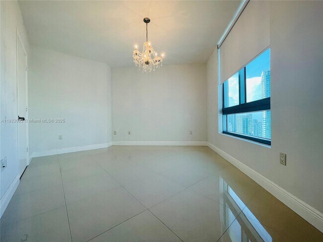 Foto del edificio - 350 S Miami Ave