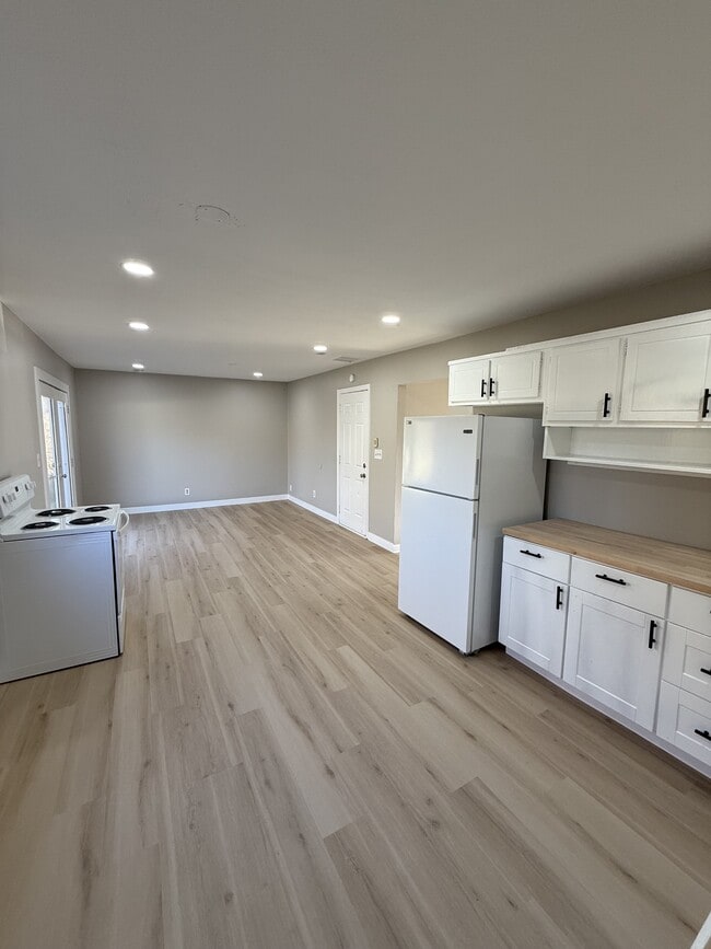 Building Photo - 1412 Wolf Ct