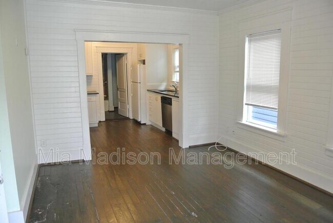 Building Photo - 762 E Waldburg St