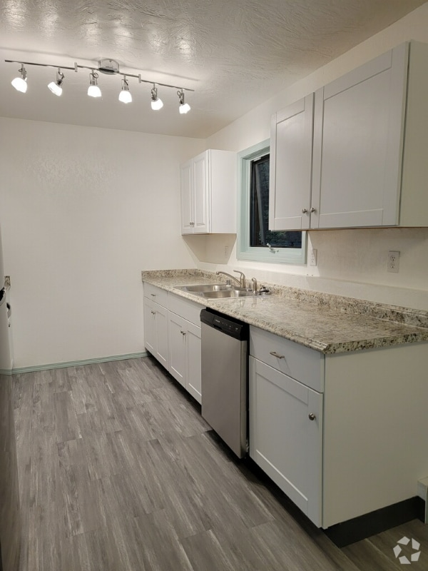 Building Photo - 2605 Quiet Cir