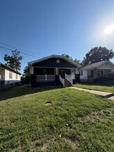 Building Photo - 305 W Lindburg St