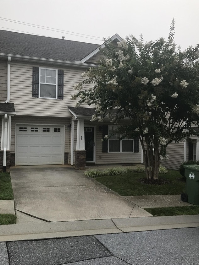 33 Amersham Ln, Fletcher, NC 28732 House Rental in Fletcher, NC