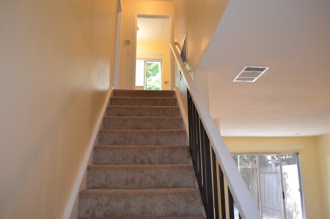 Foto del edificio - 759 Valley Green Dr