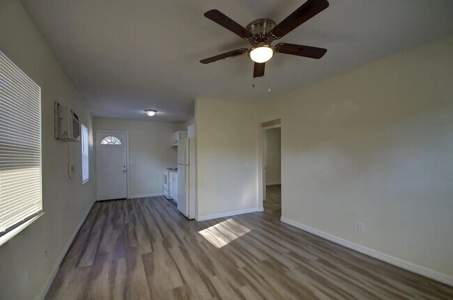 Foto del edificio - 709 Paris Ave S