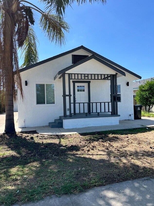 Building Photo - 2620 W Olive Ave