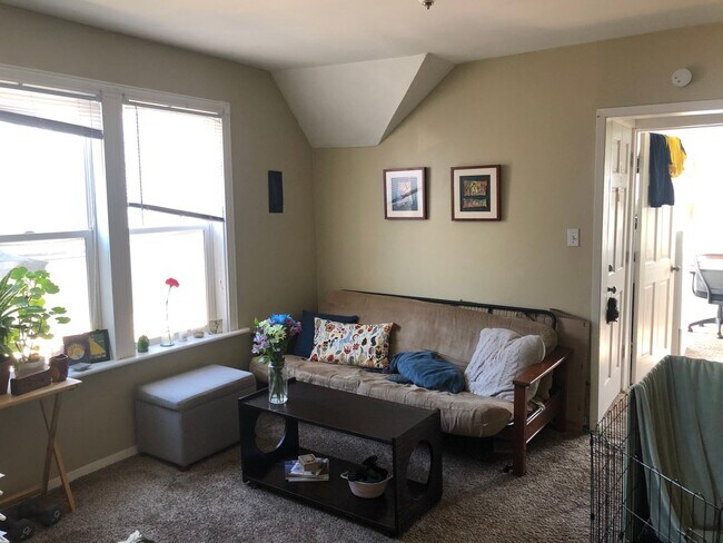 Foto del edificio - AVAILABLE JUNE - 2 BED 1 BATH