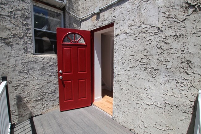 Building Photo - Beautiful 2 bedroom in fishtown available ...