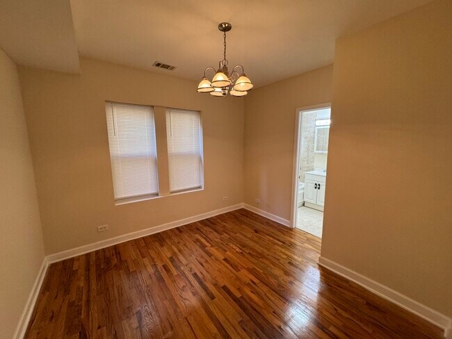 Building Photo - 2257 W Rosemont Ave