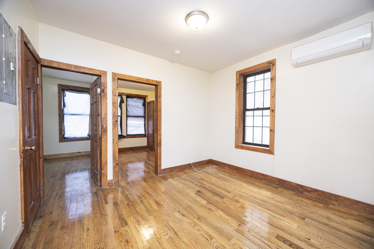 Primary Photo - 336 Starr St