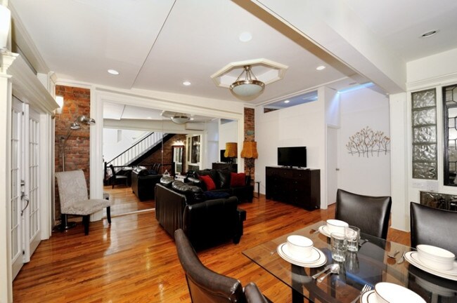 Building Photo - 147 W 40th St