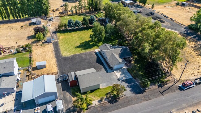 Foto del edificio - 7887 Dahl Rd NE