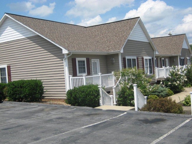 Building Photo - 3000 S Roan St