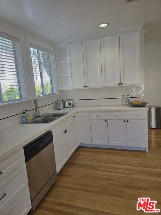 Building Photo - 2122 Hillhurst Ave