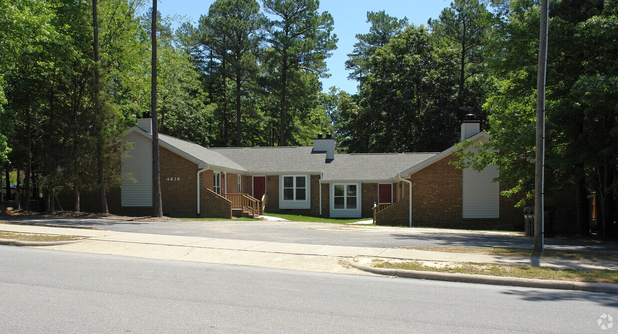Primary Photo - 4838 Hollenden Dr