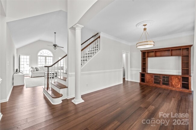 Building Photo - 255 Fernbrook Dr