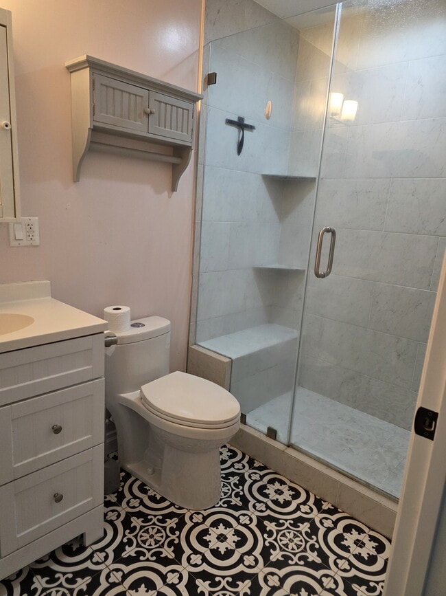 Building Photo - 321 S Thurston Ave