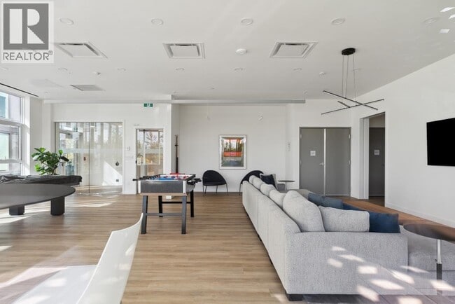 Building Photo - 318 Alderson Ave