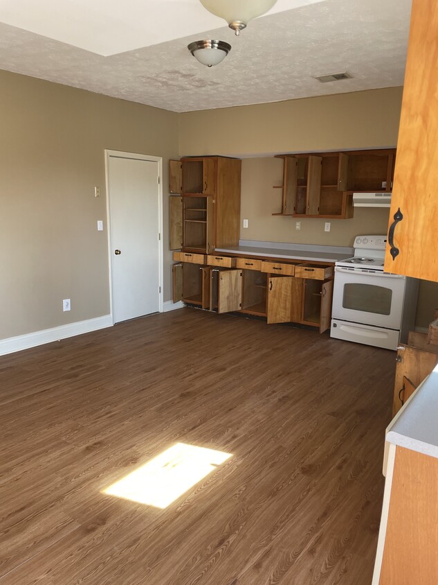 Primary Photo - 402 Menelaus Rd
