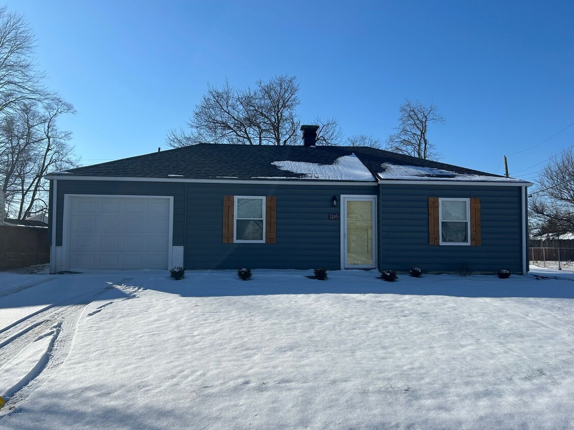 Primary Photo - Newly Renovated 2 Bedroom w/ Attached Garage