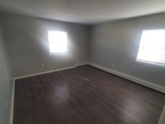 Building Photo - 215 Pearl St