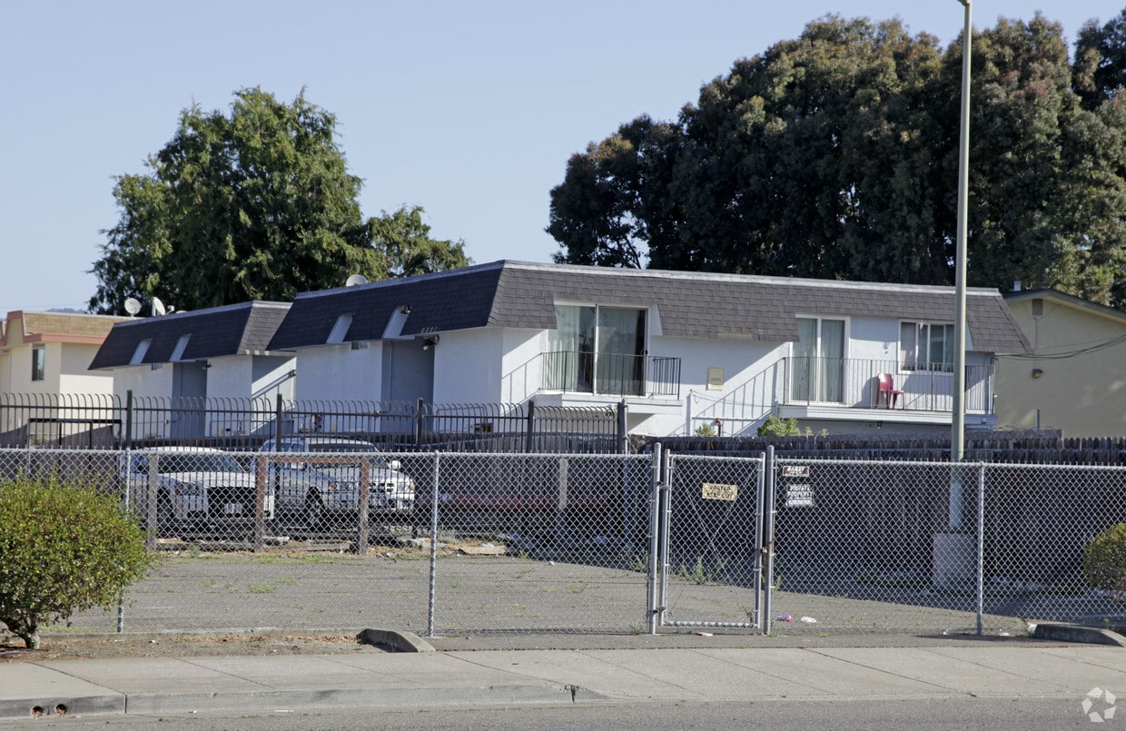 Primary Photo - 2301 98th Ave
