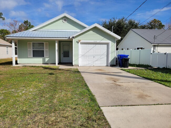 Building Photo - 1210 4 Mile Rd