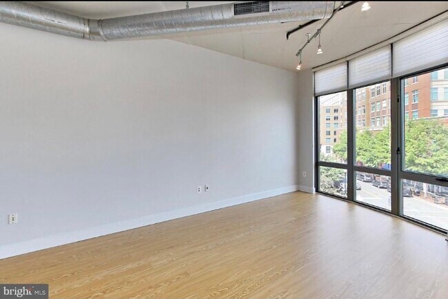 Building Photo - 520 John Carlyle St