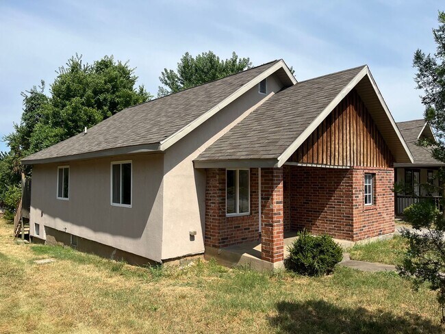 Foto del edificio - 2 Bed/1 Bath home near Downtown Springfield