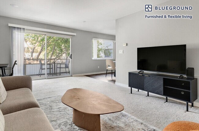 Building Photo - 2721 Midtown Ct