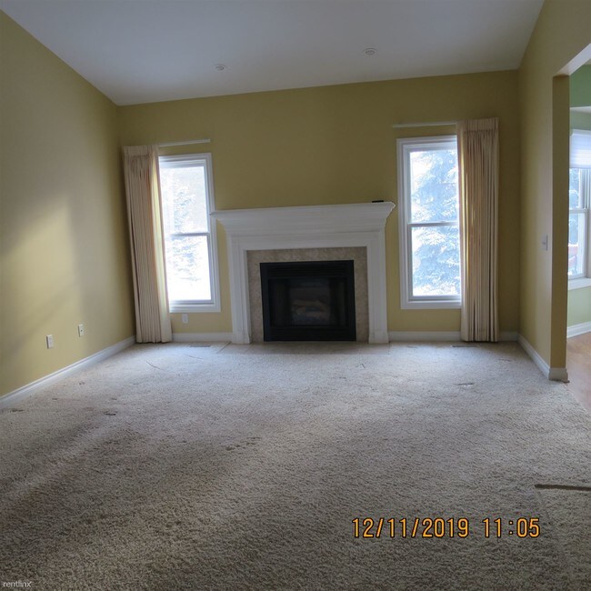 Building Photo - 3200 Ivy Ln