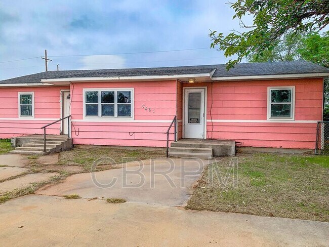 Foto del edificio - 3401 E 16th St