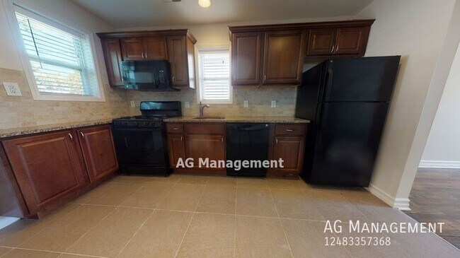 Building Photo - 62 W Hayes Ave - Adorable Hazel Park 2Bed/...