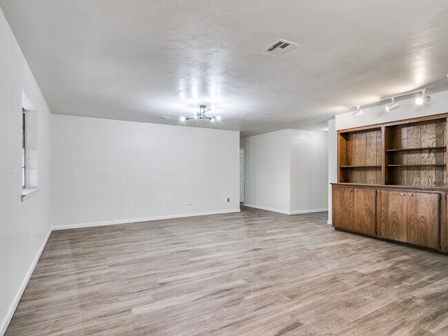 Photo - 3300 SW 40th St House