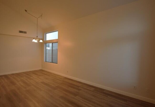 Building Photo - 2032 W Agrarian Hills Dr