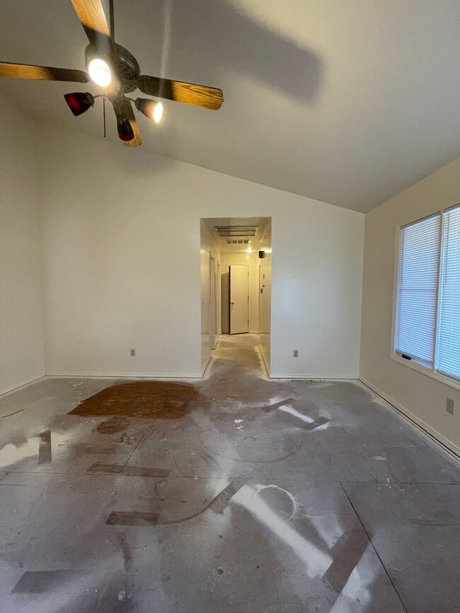 Foto del edificio - Southern Hills 3 Bedroom 2 Bath Duplex-New...